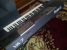 Sintezator "Roland VA-7"