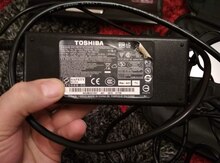 Noutbuk "Toshiba" üçün adapter