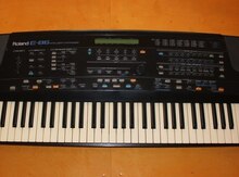 Sintezator "Roland E86"
