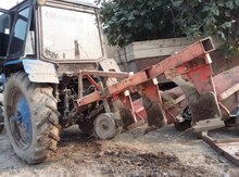 Traktor "MTZ 80"