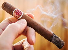 Siqar ''Romeo y Julieta No.1 Tubos"