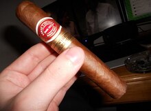 Siqar ''Romeo y Julieta Wide Churchills''