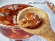 Gilas (içi qoz) mürəbbəsi