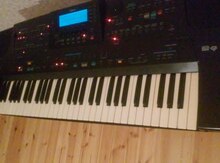 Sintezator "Roland E962