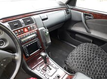 Mercedes E 240, 2000 il