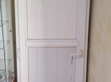 Plastik qapı