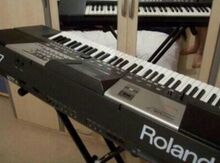 Sintezator "Roland VA-7"