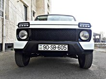 "Lada Niva" radiator barmaqlığı
