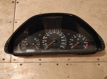 "Mercedes W210" sürət paneli