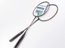 Badminton raketkaları və valanlar