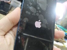 "Apple iPhone 12" ekranı 