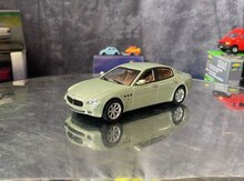 Коллекционная модель  "Maserati Quattroporte V light green 2005 "