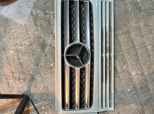 “Mercedes G63” radiator barmaqlığı 