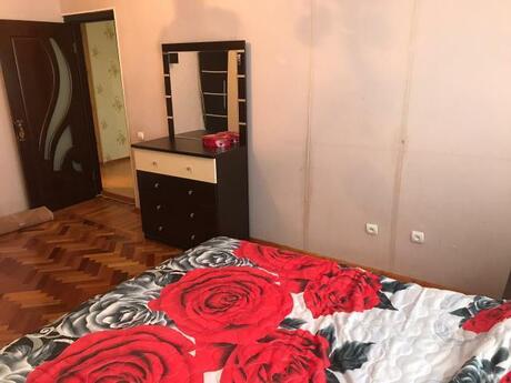 Yasamalda 4 otaqlı köhnə tikili mənzil satılır, 100 m², 100 000 AZN, şəkil 4 / 12