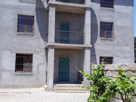 6 rooms · 400 m² · floor 1/1, Saray