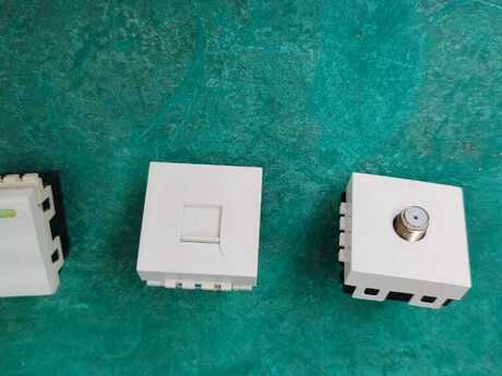 Elektrik yuvası