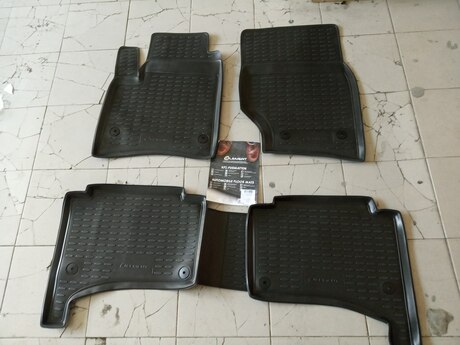 "Volkswagen Touareg 2002/2010" ayaqaltı rezini 