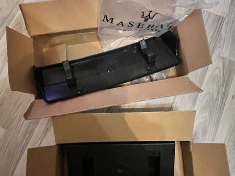 "Maserati" nömrə qabı