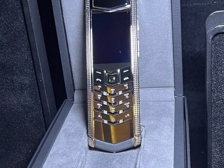 Vertu Signature S Design Clous de Paris 4GB