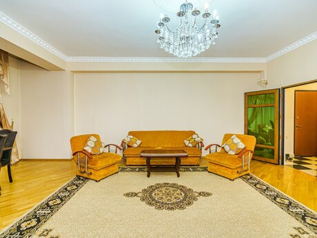 3-otaqlı yeni tikili kirayə verilir, Rəşid Behbudov küç., 140 m²