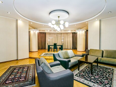 4-otaqlı yeni tikili kirayə verilir, R.Behbudov küç., 200 m²