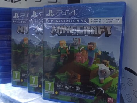PS4 üçün "Minecraft" oyun diskləri PS4 üçün "Minecraft" oyun diskləri