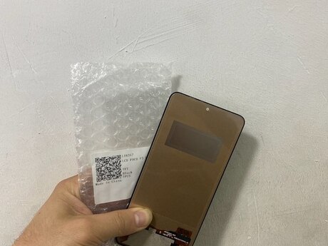 "Xiaomi Poco F3" ekranı