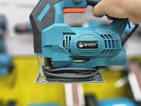 Requlyatorlu lobzik "Biyoti 550 v" 