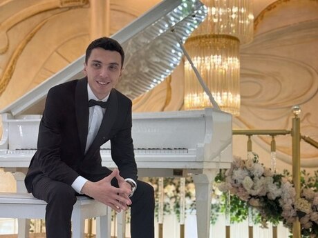 Pianoçu işi axtarıram Pianoçu işi axtarıram