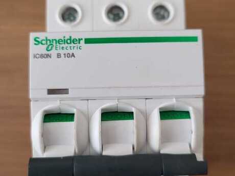 Elektrik açarı "A9F73310 - ACTI 9 iC60N 3P 10A B Schneider" 