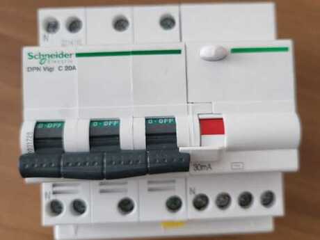 Elektrik açarı "A9D31720 Schneider"