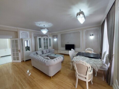4-комн. · 215 m²