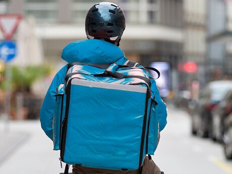 Motokuryer tələb olunur