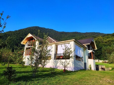 Bağ evi kirayə verilir, Qəbələ ş.