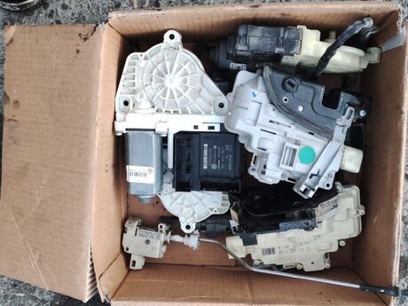 "Volkswagen Passat B6" qapı kilidi və blokları