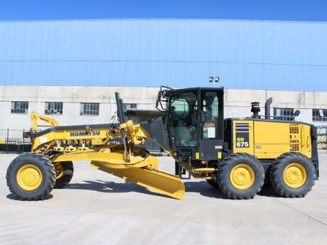 Qreyder "KOMATSU GD675-5"