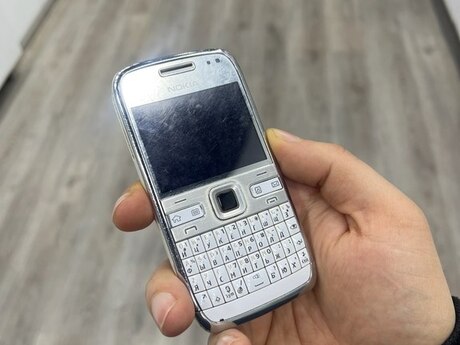 Nokia E72 White