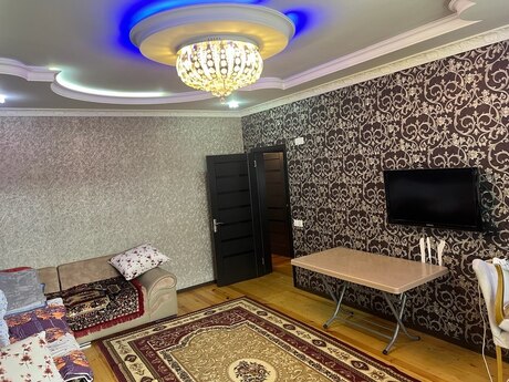 3 rooms · 140 m² · floor 1/1, Saray