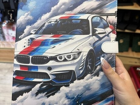 Planşet "Apple iPad" arxalığı "BMW"