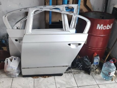 "Volkswagen Passat B6 2005-2010" qapıları