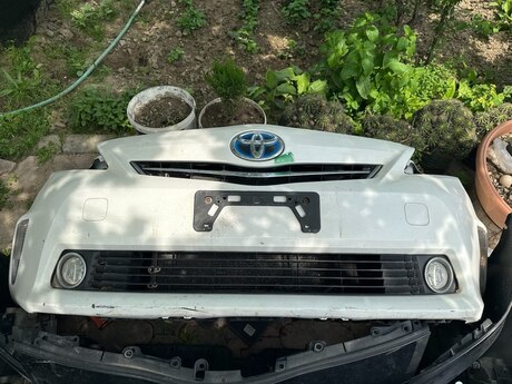 "Toyota Prius V" ehtiyat hissəsi "Toyota Prius V" ehtiyat hissəsi