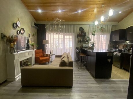 4 otaqlı mənzil, 135 m², Qurtuluş 93, 105 000 AZN