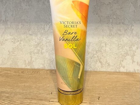 "Victoria’s Secret" parfümlü bədən losyonu