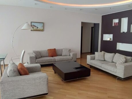 3-otaqlı yeni tikili kirayə verilir, 28 May m., 145 m²