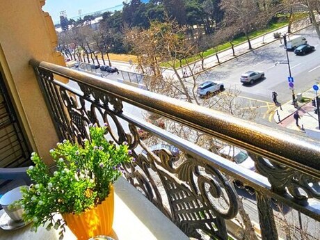 3-otaqlı mənzil kirayə verilir, 28 May m., 92 m² 3-otaqlı mənzil kirayə verilir, 28 May m., 92 m²