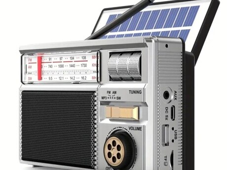 Günəş panelli radio