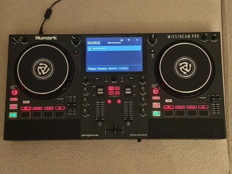 DJ idarəedicisi "Numark Mixstream Pro"