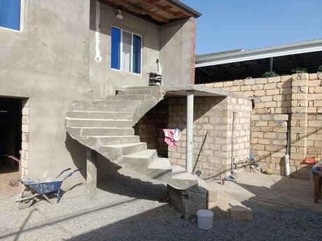5 otaqlı ev, 200 m², Qobu, 88 000 AZN