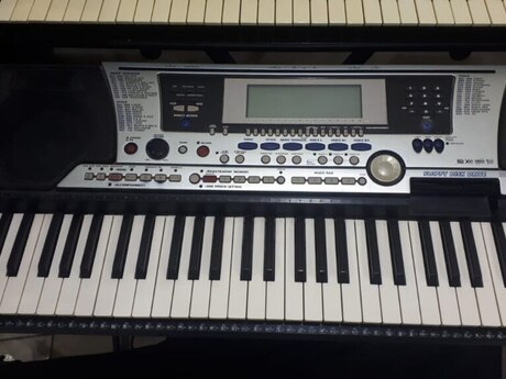 Sintezator "Yamaha 550"