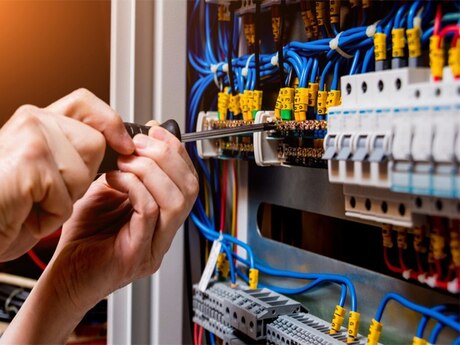 Elektrik işi axtarıram Elektrik işi axtarıram